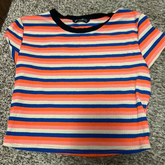 2 size medium colorful crop tops - Picture 5 of 5